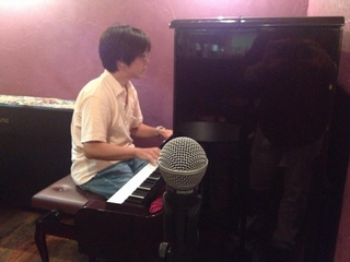 ピアノ練習中